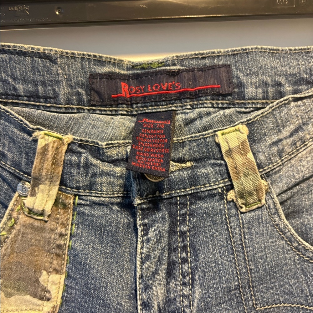 Gorgeous Embroidered Women's Jeans - Picture 3 of 16